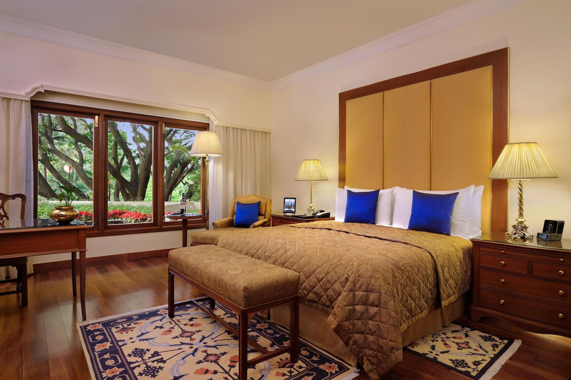 The Oberoi Bengaluru Hotel Екстериор снимка A room at the Taj Bengal