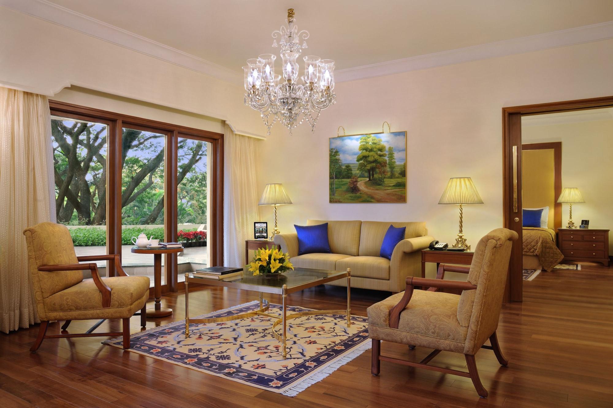 The Oberoi Bengaluru Hotel Екстериор снимка A living room in a suite at the Taj Mahal Palace, Mumbai
