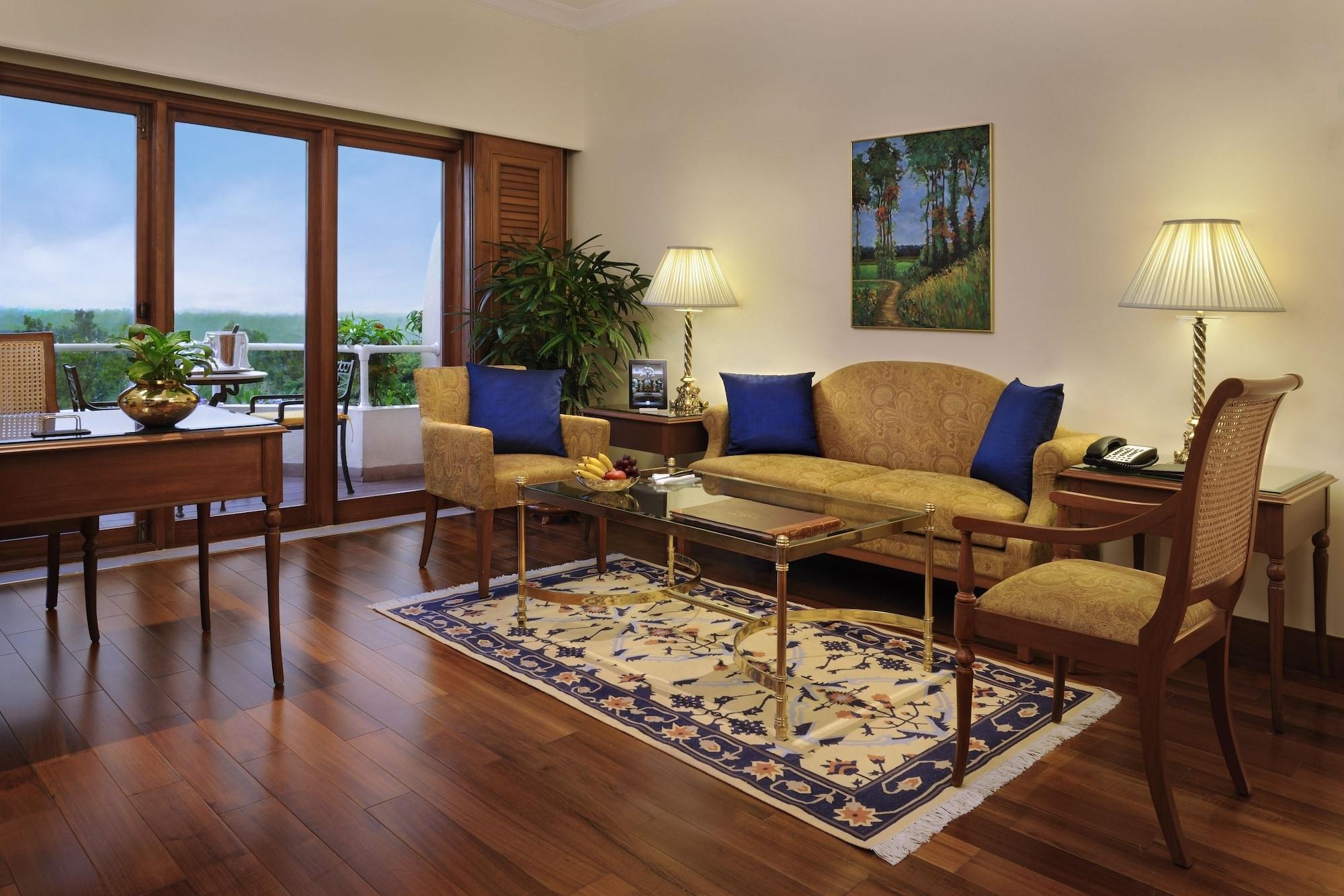 The Oberoi Bengaluru Hotel Екстериор снимка A living room at the Taj Bengal