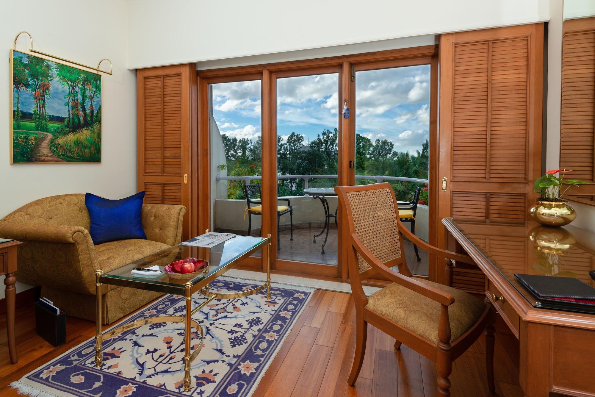 The Oberoi Bengaluru Hotel Екстериор снимка A room at the Taj Bengal