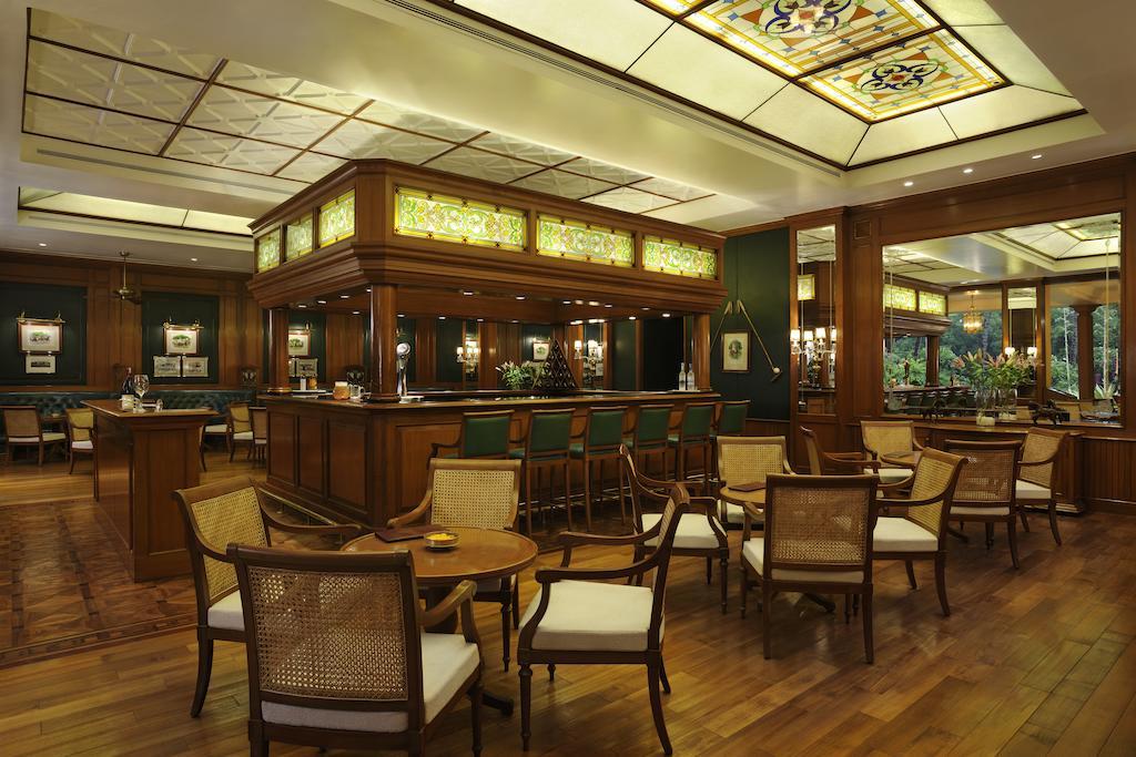 The Oberoi Bengaluru Hotel Екстериор снимка The bar at the 1906